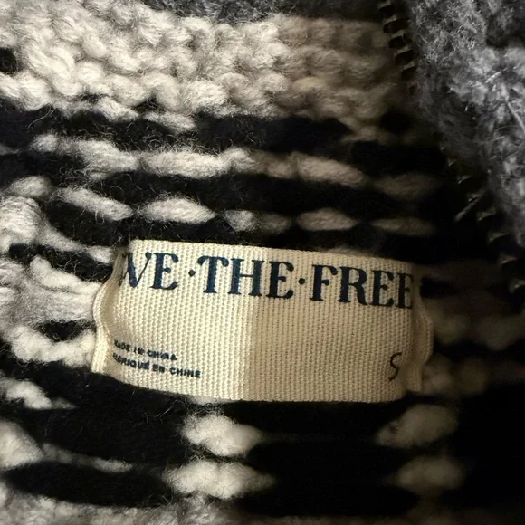We The Free Gray and Black Graphic Cardigan - Picture 4 of 4